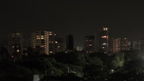 Vista-Aérea-De-Edificios-De-Condominios-Residenciales-Por-La-Noche-En-El-Barrio-Céntrico-De-Santo-Domingo,-República-Dominicana.