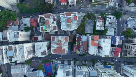 Zona-De-Viviendas-Con-Zona-Residencial-De-Gran-Altura-De-Torre-En-La-Ciudad-De-Santo-Domingo,-República-Dominicana.