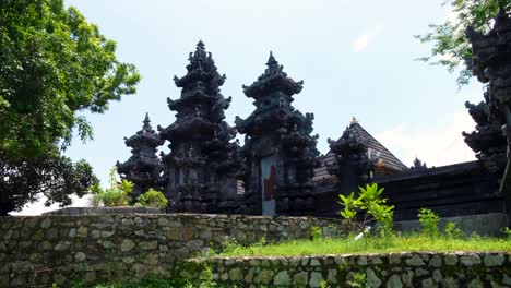 Scenic-landscape-of-cultural-Pura-Girinatha-Balinese-Hindu-temple-architecture-in-the-capital-city-of-East-Timor,-Southeast-Asia