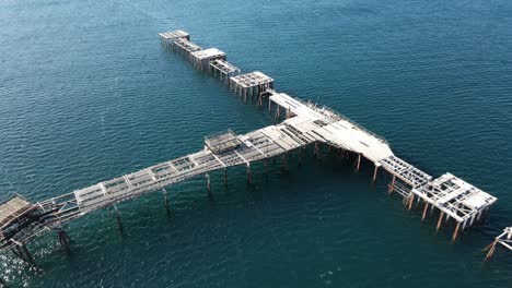 An-abandoned-and-dilapidated-jetty-at-Rapid-Bay,-South-Australia