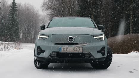 Volvo-C40-in-Winter-Snow,-Landvetter,-Sweden