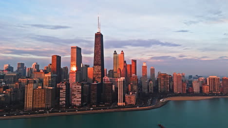 Hyperlapse-drone-shot-circling-the-lakefront-of-Streeterville,-sunrise-in-Chicago