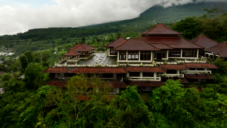 Famoso-Hotel-Fantasmal-Abandonado-Pondok-Indah-Bedugul-En-Indonesia