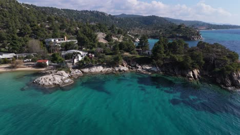 Luftaufnahme-Des-Atemberaubenden-Kalogria-Strandes-In-Sithonia,-Chalkidiki,-Griechenland