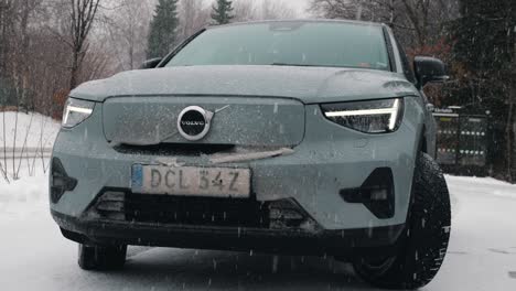 Volvo-C40-in-Winter-Snow,-Landvetter,-Sweden