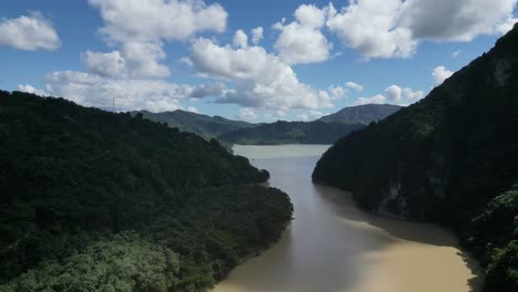 Landschaft-Mit-Vielen-Gewässern,-San-Cristobal-In-Der-Dominikanischen-Republik