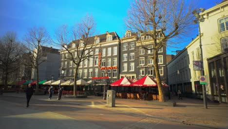 Amsterdam-Rembrandtplein-Blick-Auf-Hotelbar-Und-Restaurant-An-Sonnigen-Wintertag