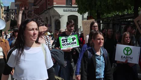 Slomo-Environmental-Protesters-march-peacefully-through-streets-of-Stockholm