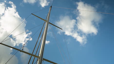 Mast-Eines-Schiffes-Auf-Dem-Meer-Schönes-Boot-Schiff-Ozean-Filmmaterial