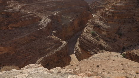 Luftaufnahme-Des-Mides-Canyon-In-Tunesien-Zeigt-Trockene-Landschaft-Und-Erosion-Muster