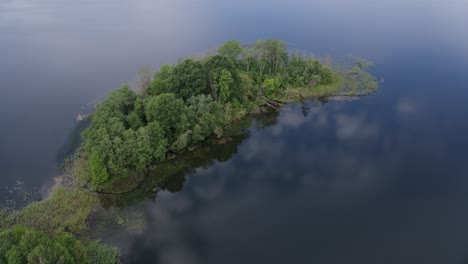 Video-Aéreo-De-La-Mañana-De-Verano-De-La-Isla-Del-Lago