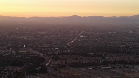 Luftaufnahme-Des-Sonnenuntergangs-In-Santiago-De-Chile