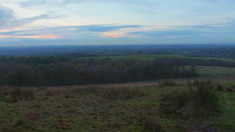 Vista-Panorámica-Sobre-Los-Campos-En-Lyme-Park-Cerca-De-Disley,-Cheshire,-Reino-Unido