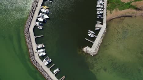 Birdseye-drone-view-of-a-marina-in-Door-County,-Wisconsin