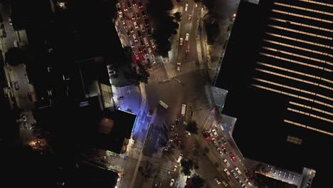 Hiperlapso-Aéreo-De-Una-Caótica-Intersección-Iluminada-En-Cdmx,-Noche