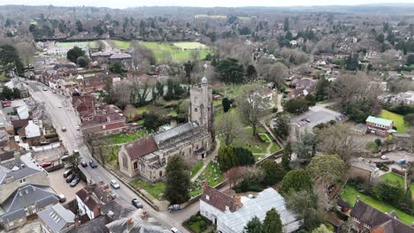 St-Nicholas-Church,-Sevenoaks-UK-Panning-drone-aerial