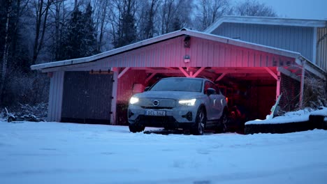 Volvo-C40-in-Winter-Snow,-Landvetter,-Sweden