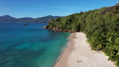 Wenn-Es-Einen-Perfekten-Strand-Auf-Der-Erde-Gibt,-Dann-Ist-Dies-Einer-Davon