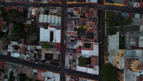 Vista-De-Arriba-Hacia-Abajo-De-Las-Calles-Mexicanas-En-San-Miguel-De-Allende-Al-Amanecer.