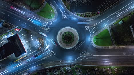 Aerial-top-down-Timelapse-with-long-exposure-photographs-of-traffic-on-a-roundabout