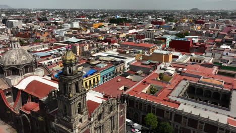 Lord-Of-The-Expiration-Chapel-Santo-Domingo-Und-Farbenfrohe-Gebäude-Im-Historischen-Zentrum-Von-Mexiko-Stadt