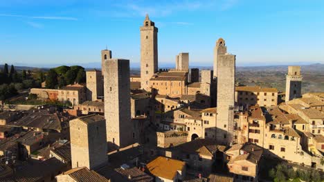 Vista-Aérea-De-San-Gimignano,-La-Ciudad-De-Las-Torres-Medievales.