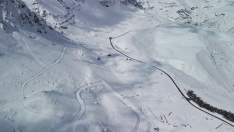 Vuelo-Sobre-Pista-Deportiva-En-Valle-Nevado-Chile