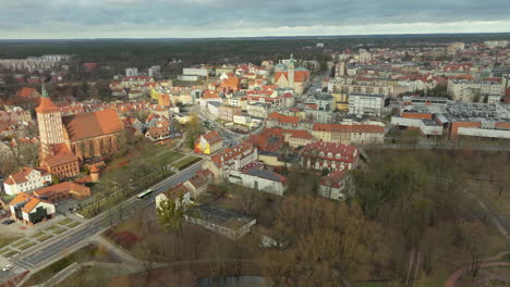 Kathedrale-Und-Rathaus-Von-Olsztyn-In-Ermland,-Polen