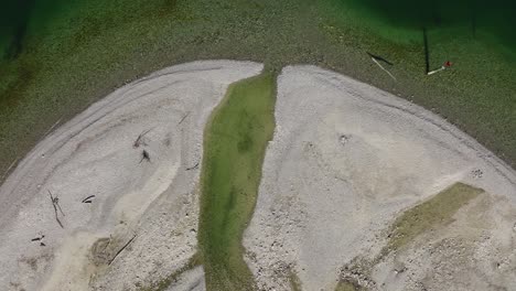 Luftaufnahme-Eines-Kleinen-Flussdeltas