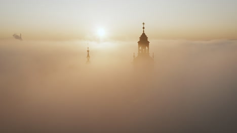 Wawel-Castle-during-foggy-sunrise,-Krakow,-Poland-at-slow-movement