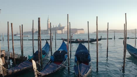 Morning-light-on-San-Giorgio-Maggiore-and-gondolas