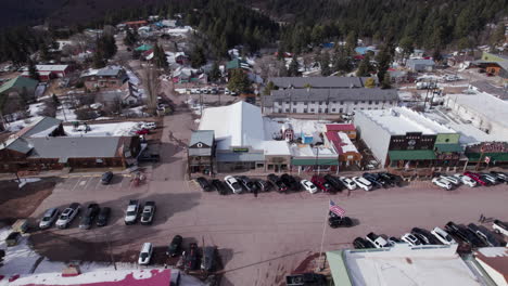 Luftaufnahme-Einer-Drohne-Von-Der-Hauptstraße-Von-Cloudcroft,-New-Mexico