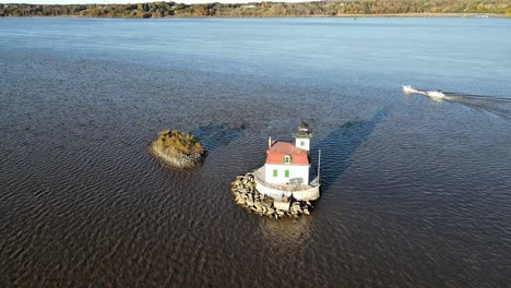 Esopus-Lighthouse-on-the-Hudson-River-Ulster-County