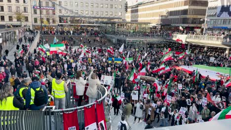 Protesta-En-Estocolmo-Contra-El-Régimen-Iraní-Tras-La-Muerte-De-Mahsa-Amini-En-Irán