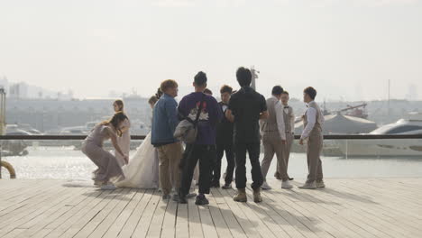Brautjungfern-Und-Brautführer-Stehen-Schlange-Für-Eine-Christliche-Chinesische-Hochzeit-In-Hongkong