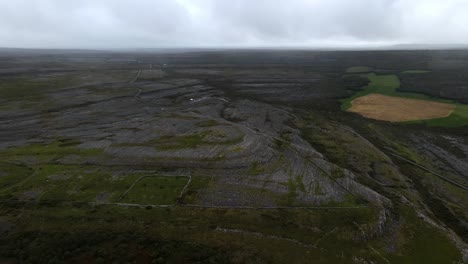 Einzigartige-Felslandschaft-Des-Burren-In-Der-Grafschaft-Clare,-Irland-Entlang-Des-Wild-Atlantic-Way