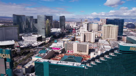 Vista-Aérea-De-Los-Edificios-Del-Complejo-Casino-Las-Vegas-Strip-Hotel-A-La-Luz-Del-Día,-Nevada,-EE.UU.