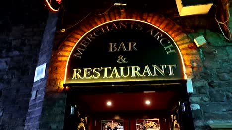 Illuminated-back-entrance-of-the-famous-Mercants-Arch-bar-in-Dublin