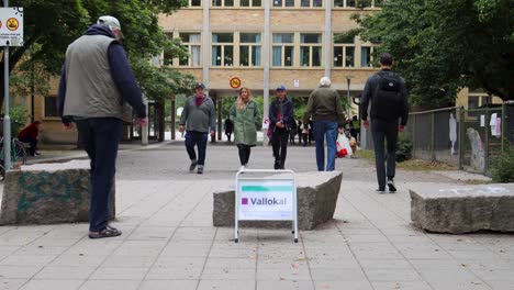 Timelapse-of-voters-by-polling-station-on-election-day-in-Sweden