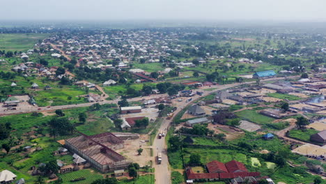 Ciudad-De-Gboko,-Estado-De-Benue,-África-Occidental,-Nigeria---Vista-Aérea-Descendente