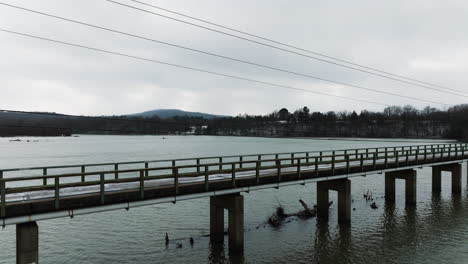 Puente-En-Lake-Sequoyah-En-Arkansas,-EE.UU.---Disparo-De-Drone