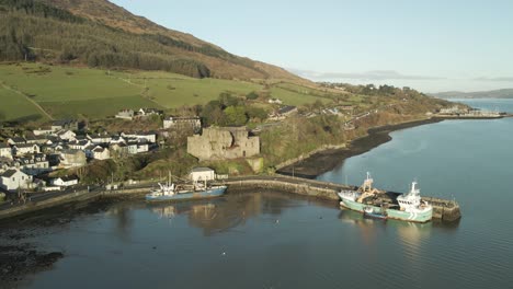 Carlingford-castle-and-harbor-in-county-louth,-ireland,-with-boats-and-hills,-aerial-view