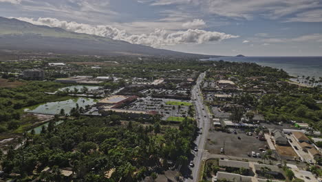 Kihei-Maui-Hawaii-Luftaufnahme-Eines-V5-Drohnenüberflugs-über-Das-Stadtzentrum-Mit-Aufnahmen-Der-örtlichen-Geschäfte,-Des-Laie-Feuchtgebiets-Renaturierungsgebiets-Und-Der-Meereslandschaft-Im-Sommer-–-Aufgenommen-Mit-Mavic-3-Cine-–-Dezember-2022
