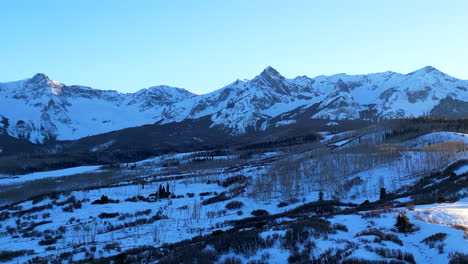 Langsamer-Fall-Ins-Tal-Der-Sawatch-Range-In-Colorado-Bei-Sonnenuntergang