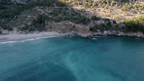 Turistas-En-La-Playa-De-Arena-En-Thassos,-Grecia