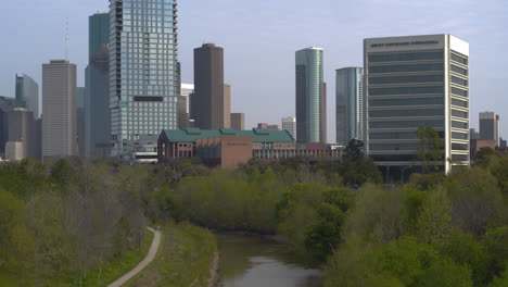 Ascending-drone-shot-of-the-Buffalo-Bayou-and-the-downtown-Houston,-Texas-area