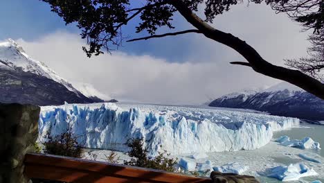 Perito-Moreno-Catwalks-In-El-Calafate-In-Patagonien,-Argentinien