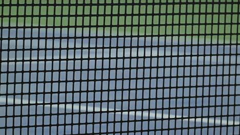 Eine-Nahaufnahme-Zeigt-Die-Gummizusammensetzung-Eines-Professionellen-Tennisnetzes,-Das-Für-ATP-Events-Maßgeschneidert-Wurde