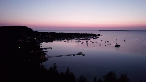 Nighttime-drone-shot-view-of-a-marina-in-door-county,-wisconsin