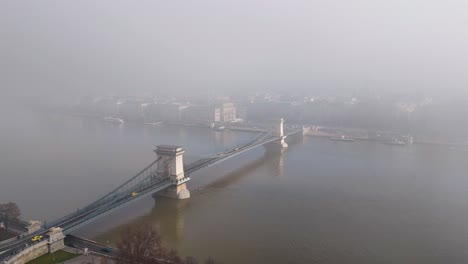 Kettenbrücke-In-Budapest,-Ungarn,-4K-Drohne